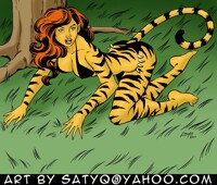 Tigra prowling in grass