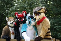 Suiter auf dem Spielplatz 