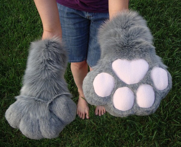 Craft Tutorial: Puff Paint Paw Socks by Matrices -- Fur Affinity [dot] net