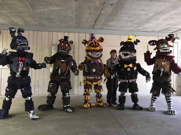 Fnaf 4 Group - Lateo(LatiasBlue ) Nightmare Freddy Cosplay Photo