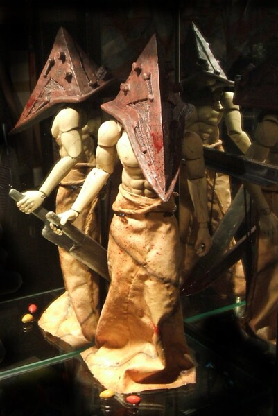 Pyramid Head Silent Hill with Clay ▻ What is under the Pyramid