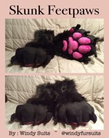 Skunk feetpaws