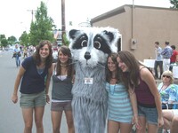 Willy with girls at July 4 2008 parade