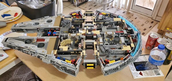 ☆SURF☆ Millennium Falcon™ 75192 | Star Wars™ | Buy online at the