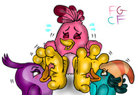 Plump birb feet lickin