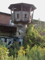 Wachturm an der Sternradio-Fabrik