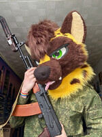 Гейен позирует